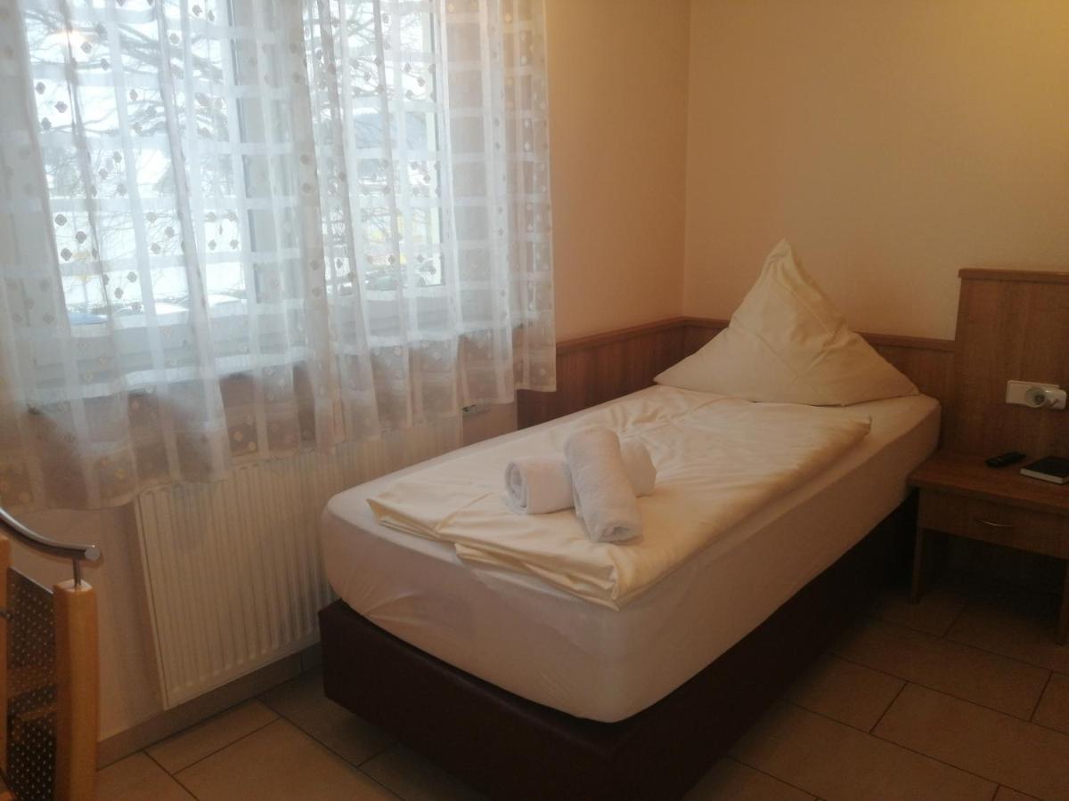 Süßen Hotel-Restaurant Zum Baeumle מראה חיצוני תמונה