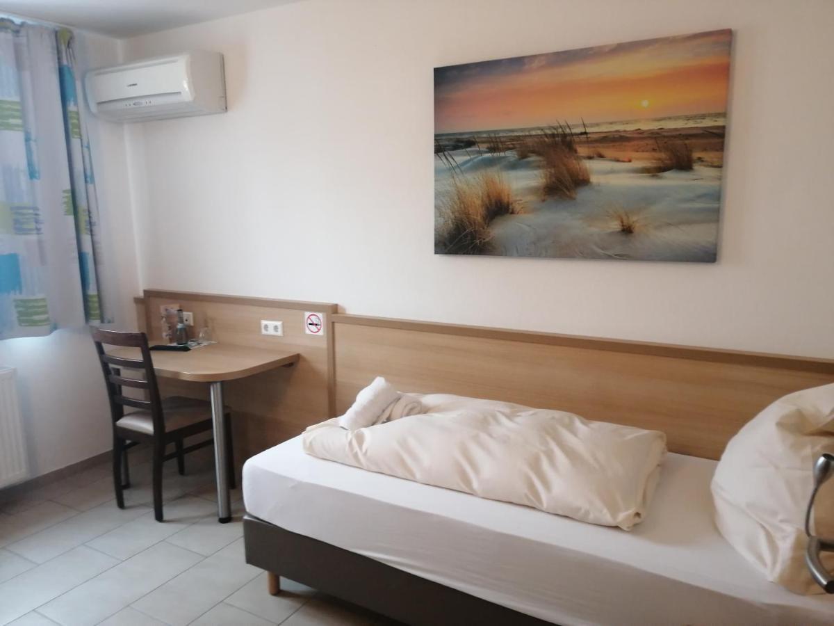 Süßen Hotel-Restaurant Zum Baeumle מראה חיצוני תמונה