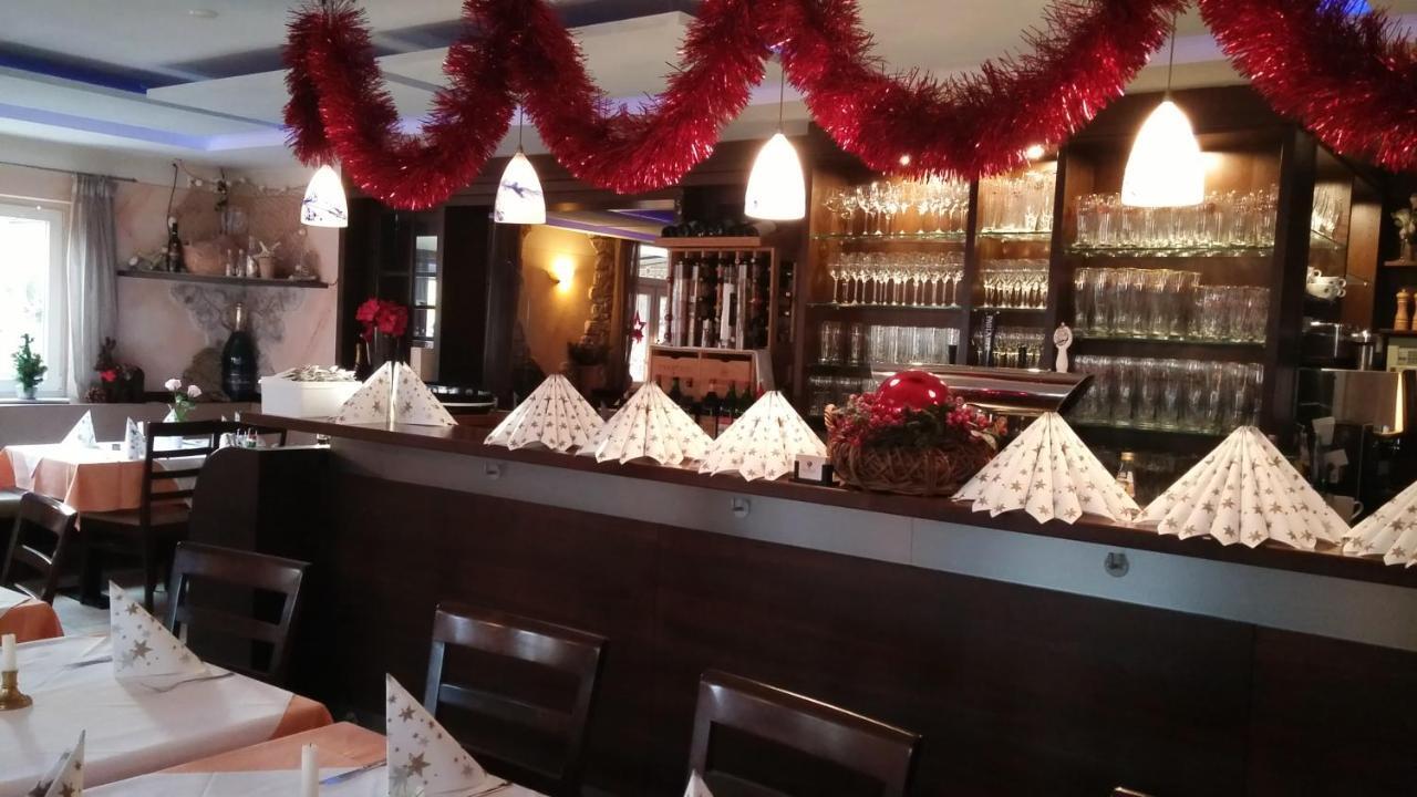 Süßen Hotel-Restaurant Zum Baeumle מראה חיצוני תמונה