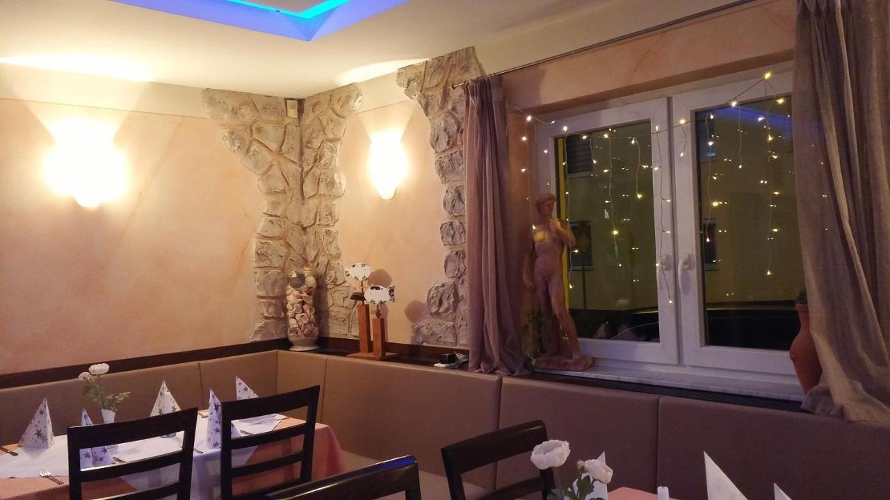 Süßen Hotel-Restaurant Zum Baeumle מראה חיצוני תמונה