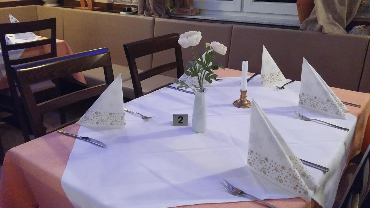 Süßen Hotel-Restaurant Zum Baeumle מראה חיצוני תמונה
